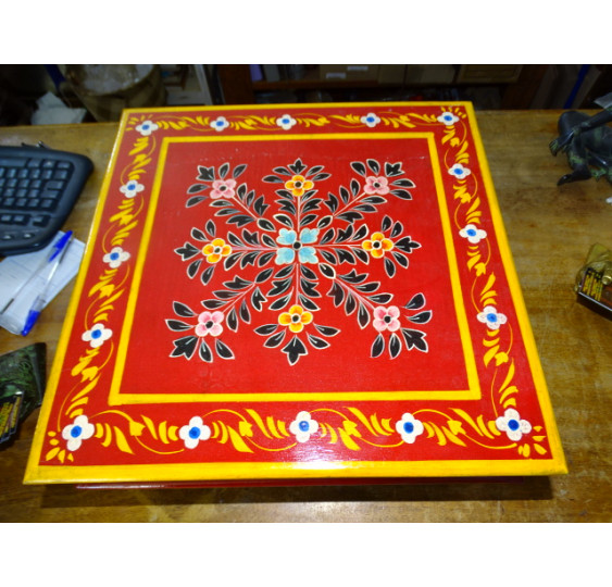 "Bazot" cushion table in 38x38 cm red and flowers