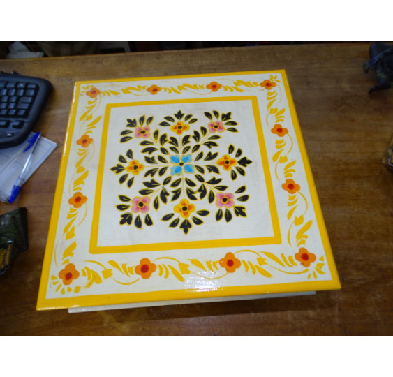 "Bazot" cushion table in 30x30 cm White and flowers