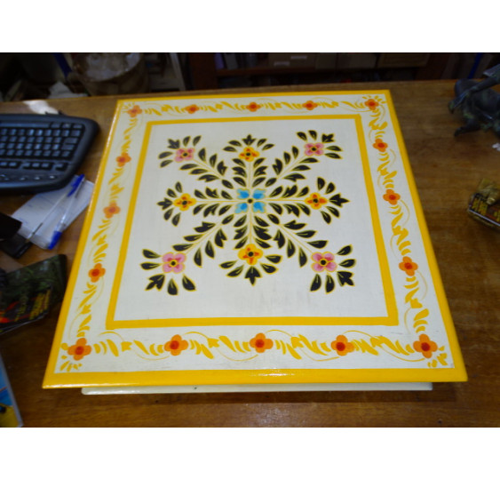 "Bazot" cushion table in 38x38 cm White and flowers