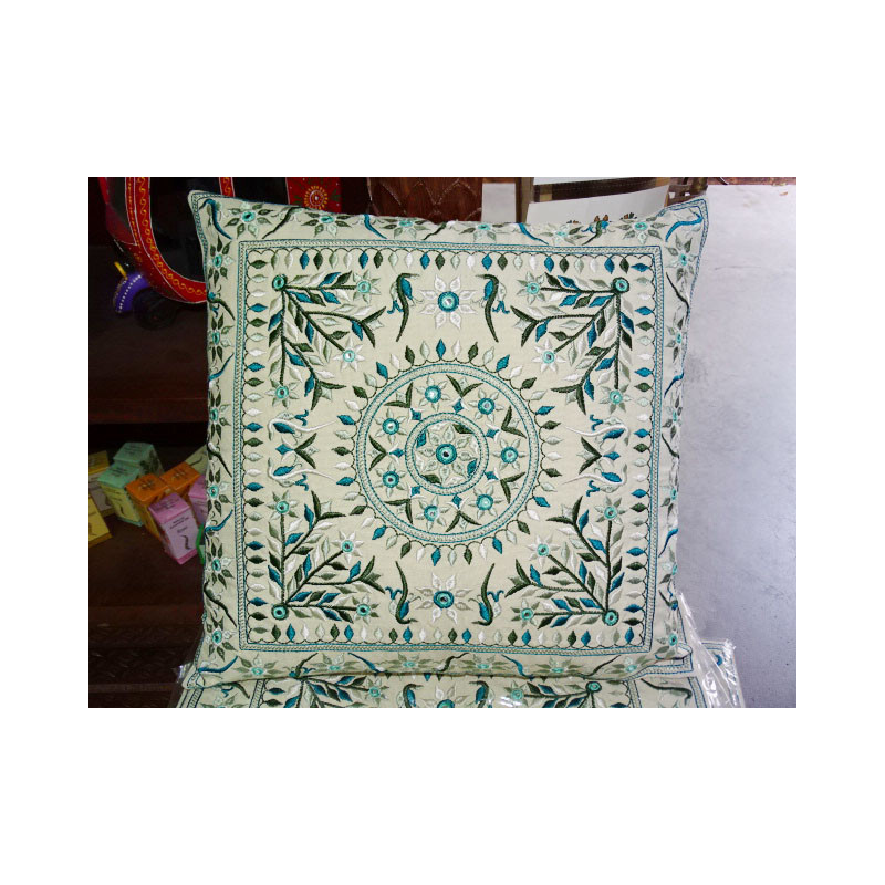 Covers 40x40 cm in green embroidered cotton with mirror