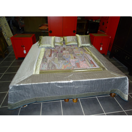 Parure de lit grise avec patchwork