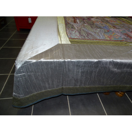 Parure de lit grise avec patchwork