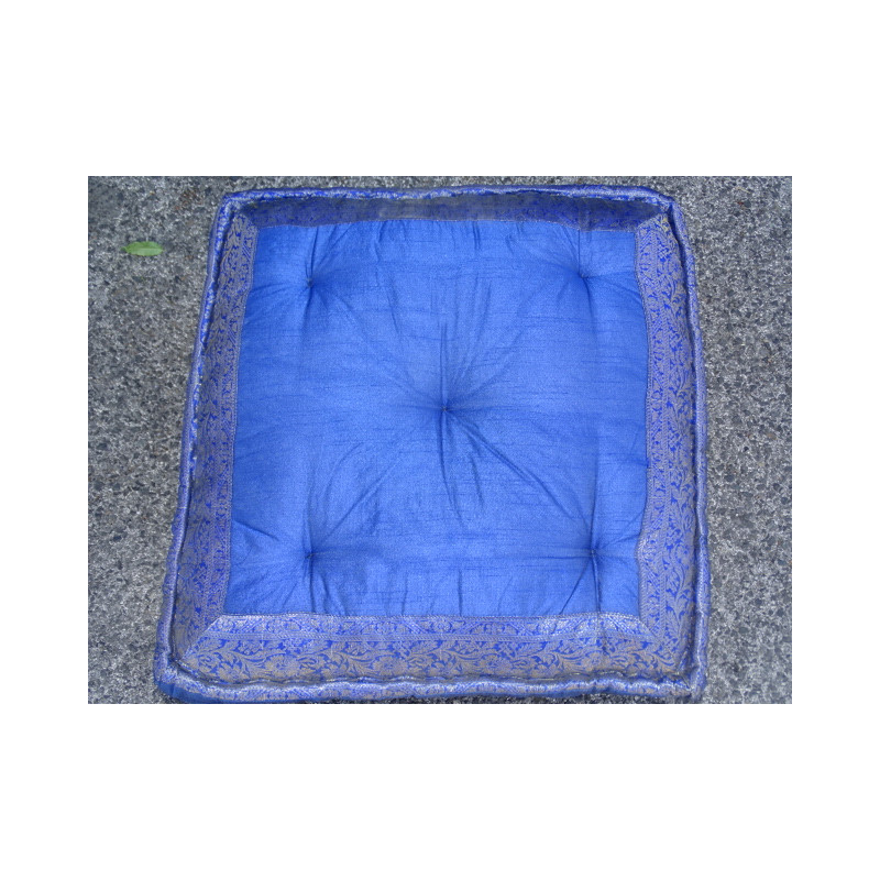 Cushion of Floor Blue brocade edges