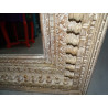 Grand miroir sculpté et patiné en blanc poncé en 90x120 cm