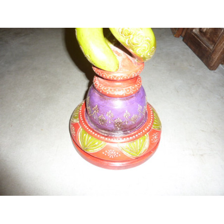 Pedestal embossed painted twisted (MM).