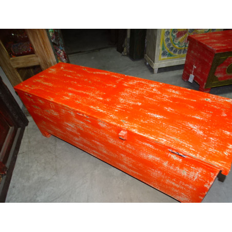 Long coffre à couverture en manguier avec patine orange et laiton
