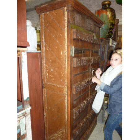 Very big cabinet olds doors