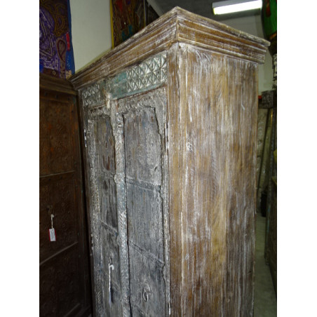 Vieille armoire indienne de chambre avec 2 portes sculptées