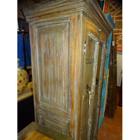 Old Indian bedroom wardrobe with 2 old carved doors