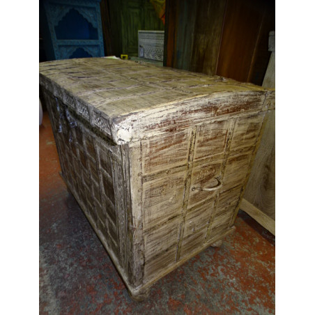 Large and old Indian chest in rosewood and metal 92x74 cm