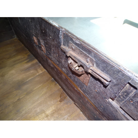 Very old Indian chest that can be used as a coffee table 130x77x48 cm
