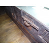Trés vieux coffre indien pouvant servir de table basse 130x77x48 cm
