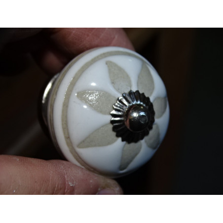Furniture knobs with with small raised petals - silver