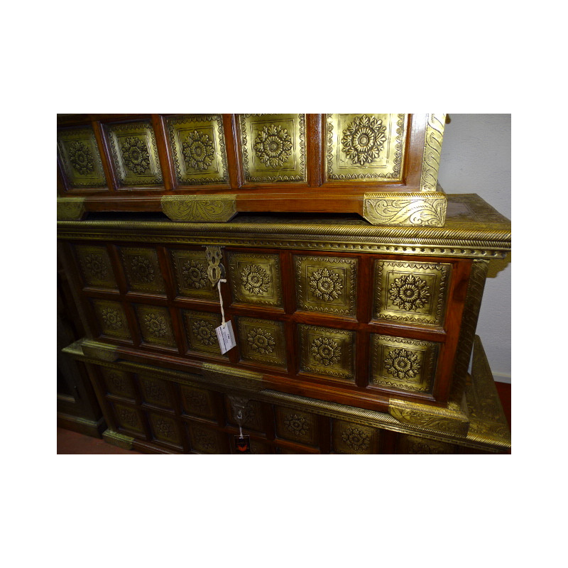 Chest in rosewood decorated with stamped brass plates - large model