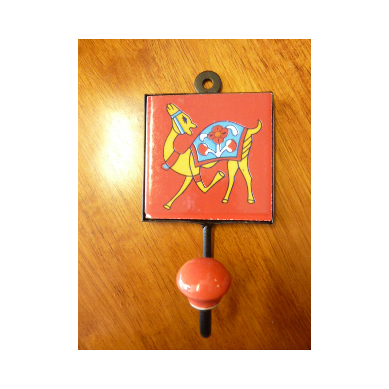 wall hook 8x8 cm camel red