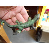poignée en bronze forme de salamandre patinée verte - gauche