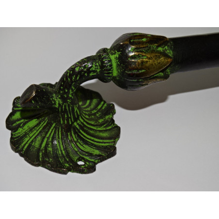 Grande poignée avec feuilles d'acanthe noire patinée verte - 22 cm