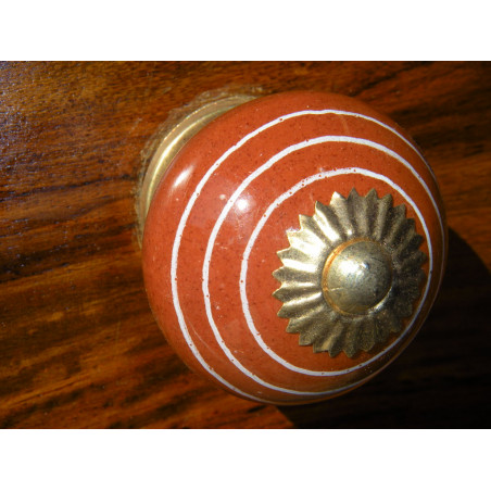 Porcelain knobs line white/brown