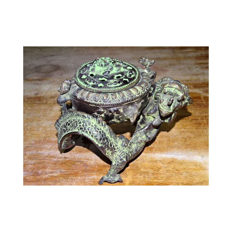 Bronze dragon-shaped censer with green patina