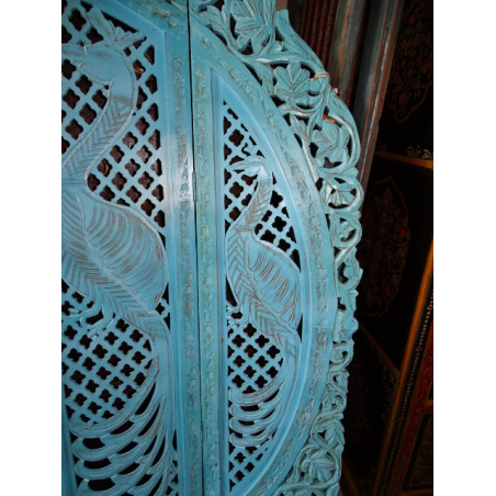 Screen sanded round turquoise Peacocks
