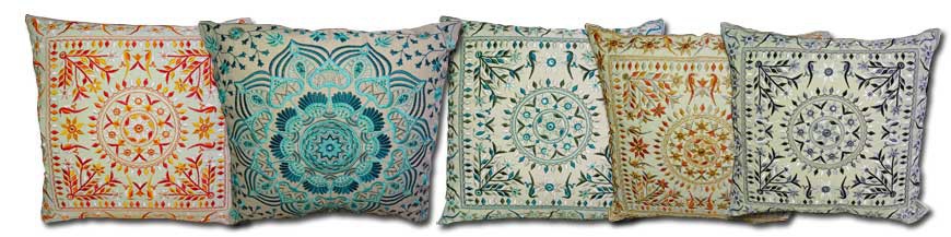 Embroidered cotton cushion covers. Dimensions: 40x40 cm.