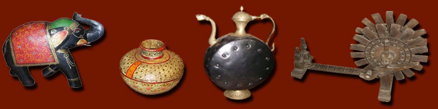 Boites indiennes à bijoux, boites de rangement, pot à tabac, en os, en bois ou en fer.
